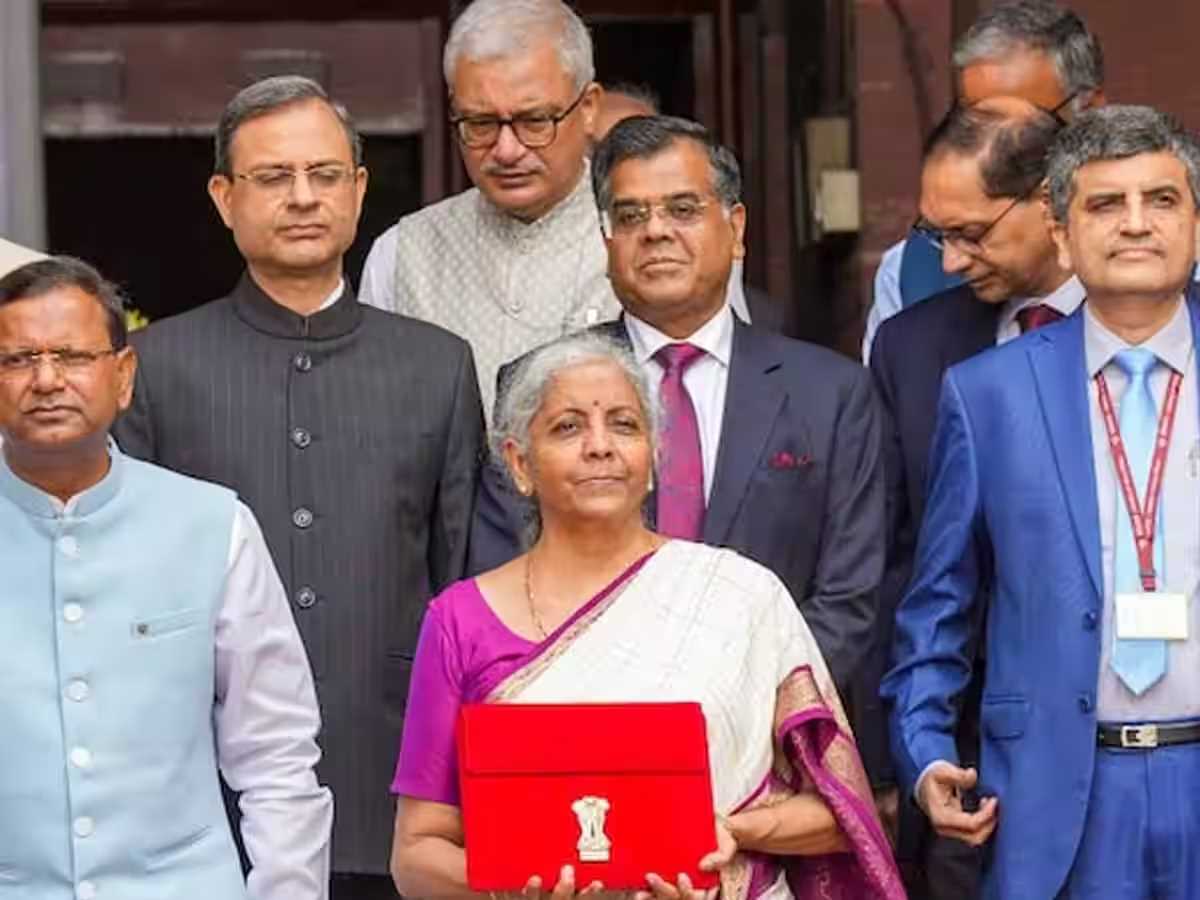 ललित सुरजन की कलम से - बजट क्या कहता है-1